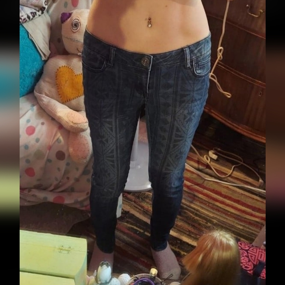 Celebrity pink tribal / geometric skinny jeans